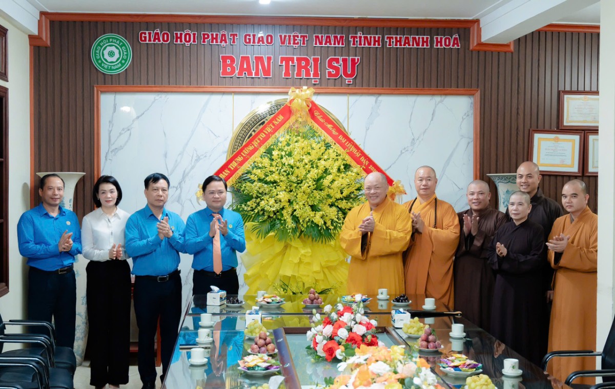 Đoàn Ủy ban Trung ương MTTQ Việt Nam chúc mừng Phật đản tới Ban Trị sự Phật giáo tỉnh Thanh Hóa